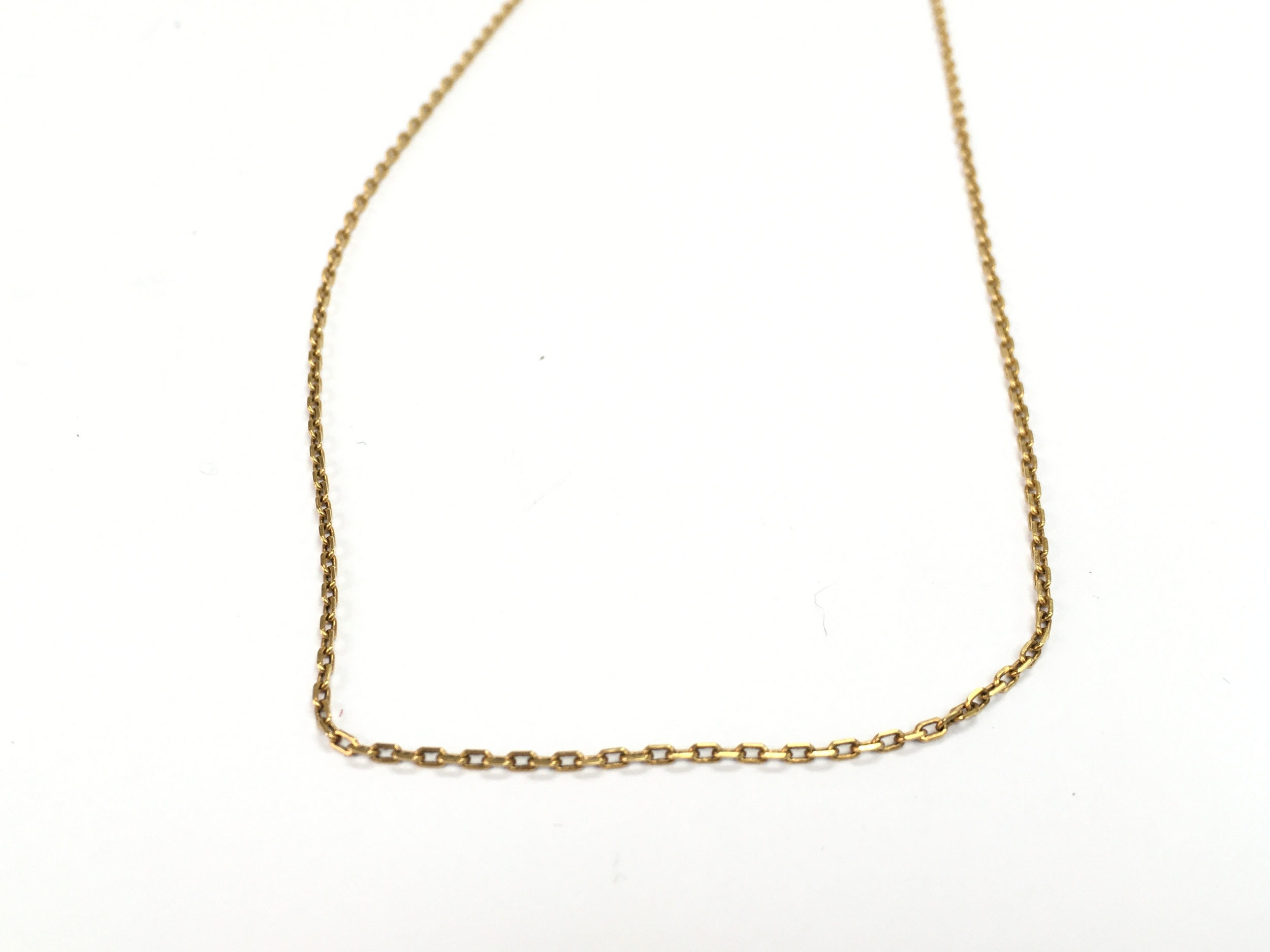 An 18ct gold chain.
3.4g