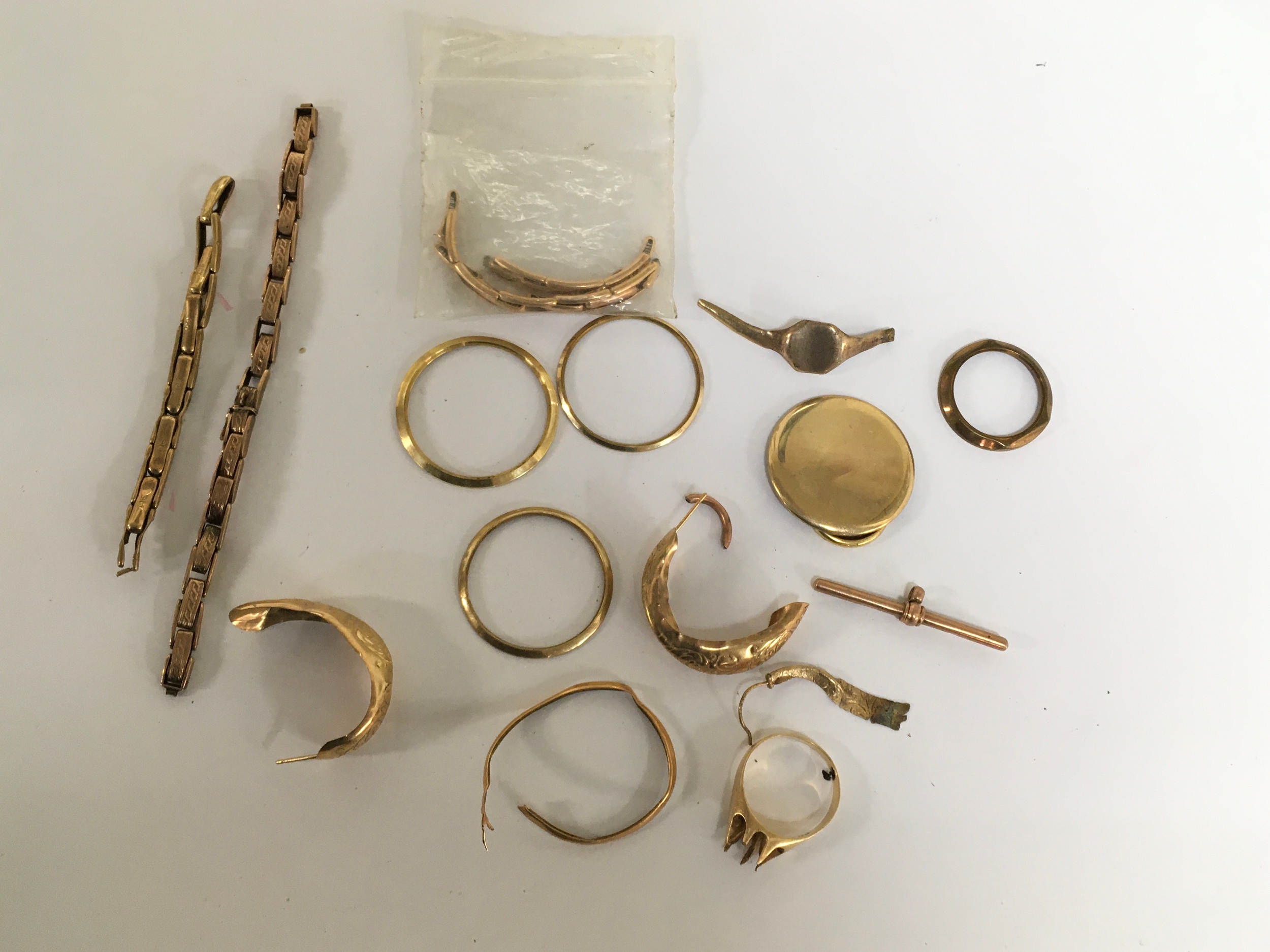 A quantity of gold watch straps, backs and jewellery odds. All a/f. 44.8g