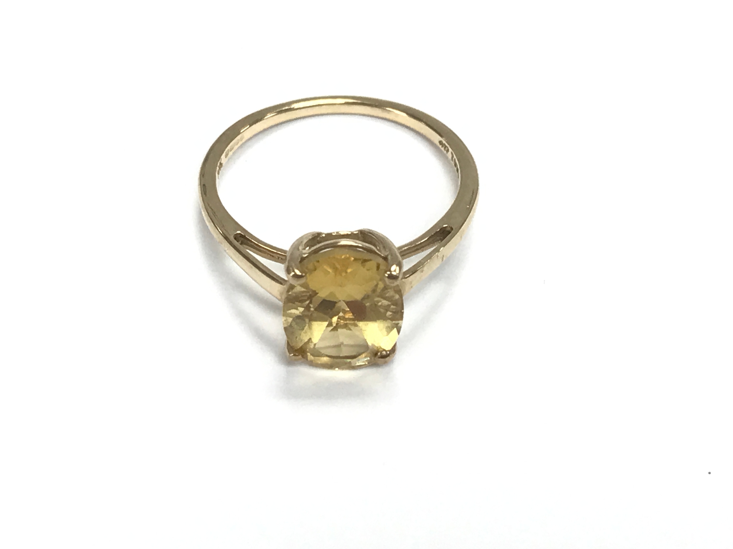 A 9ct yellow gold ring set with yellow stone. Size N and 2g