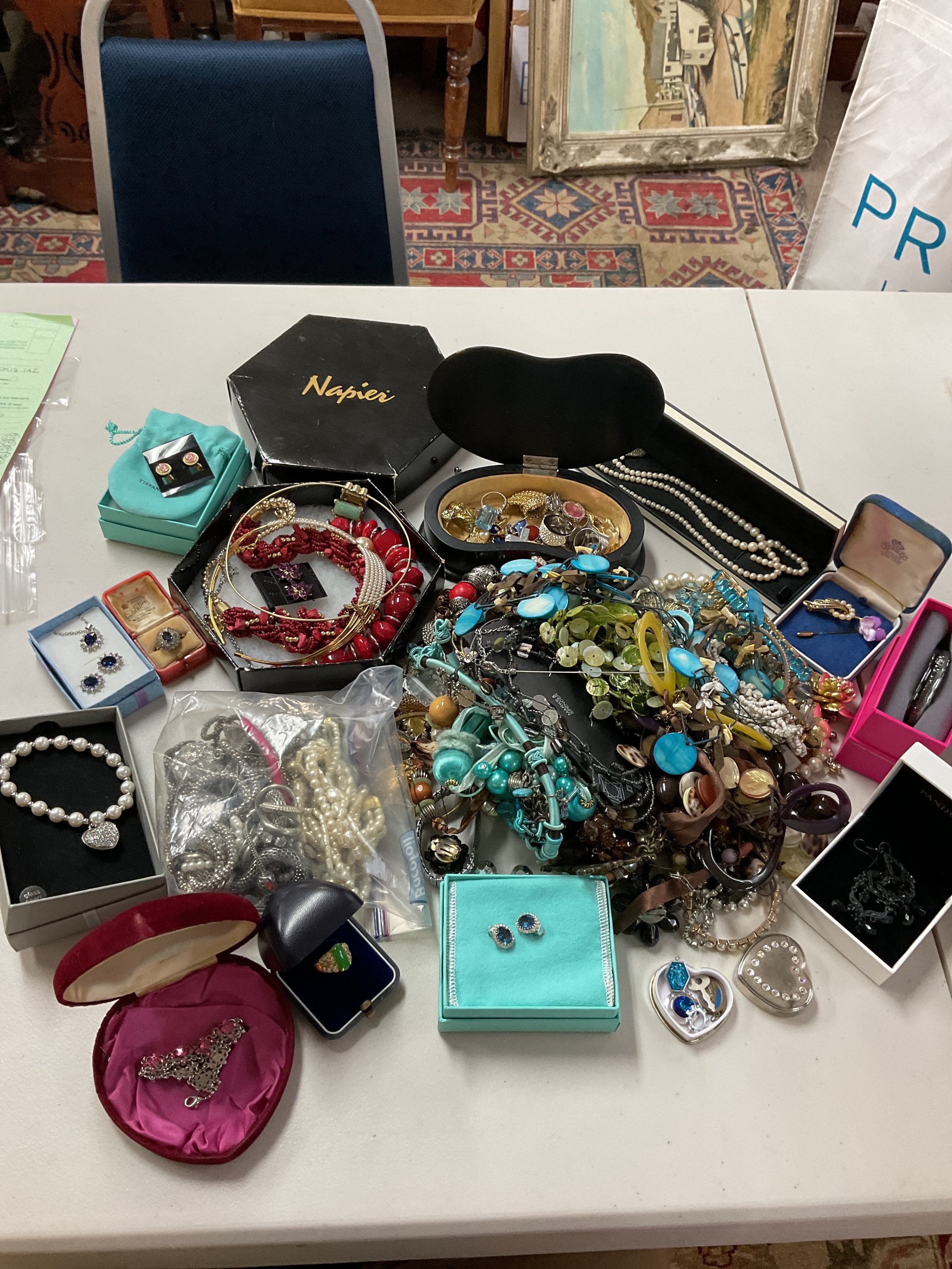 Qty of dress jewellery, rings, necklaces etc.
