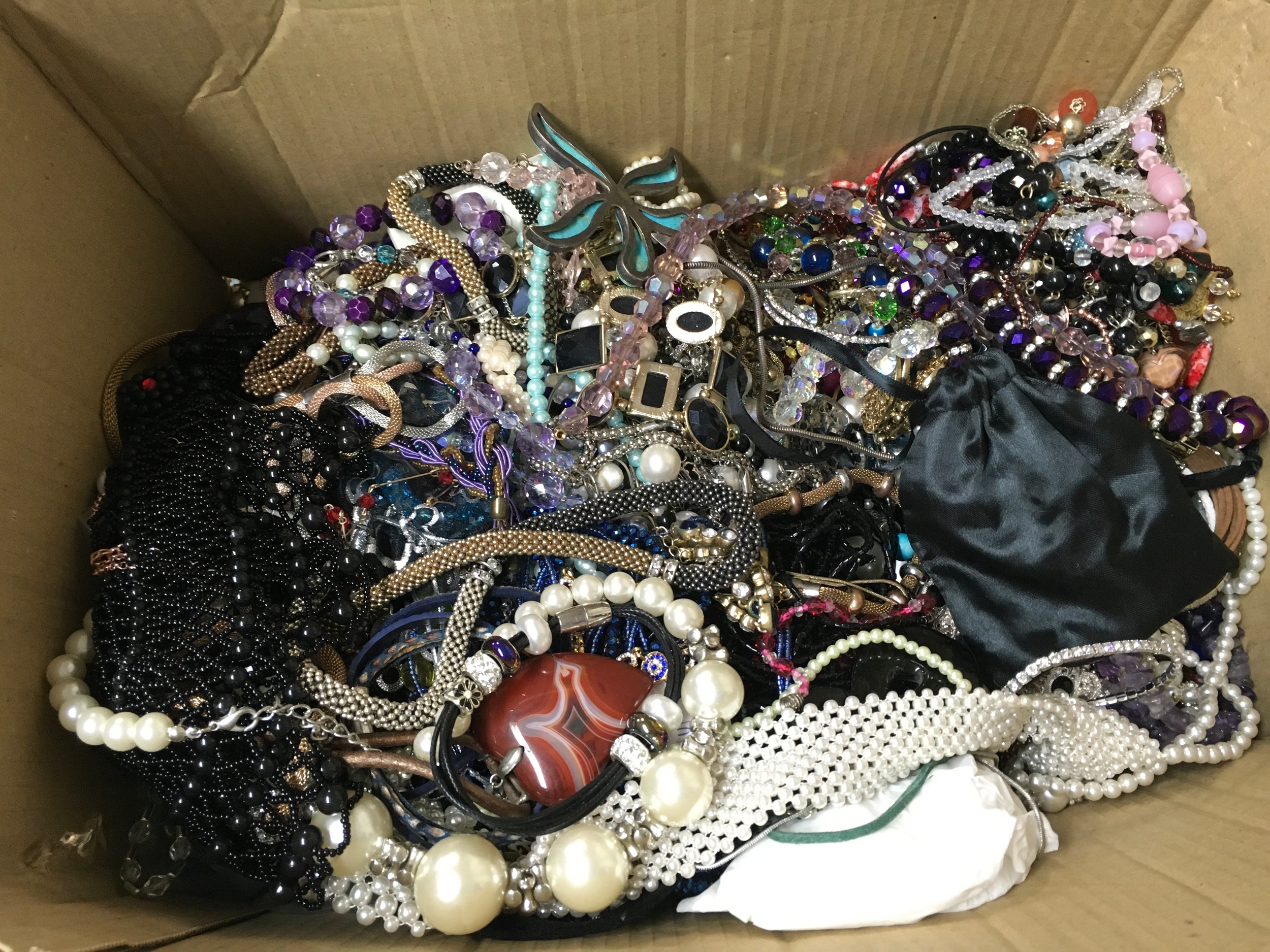 A Collection of costume jewellery including necklaces 