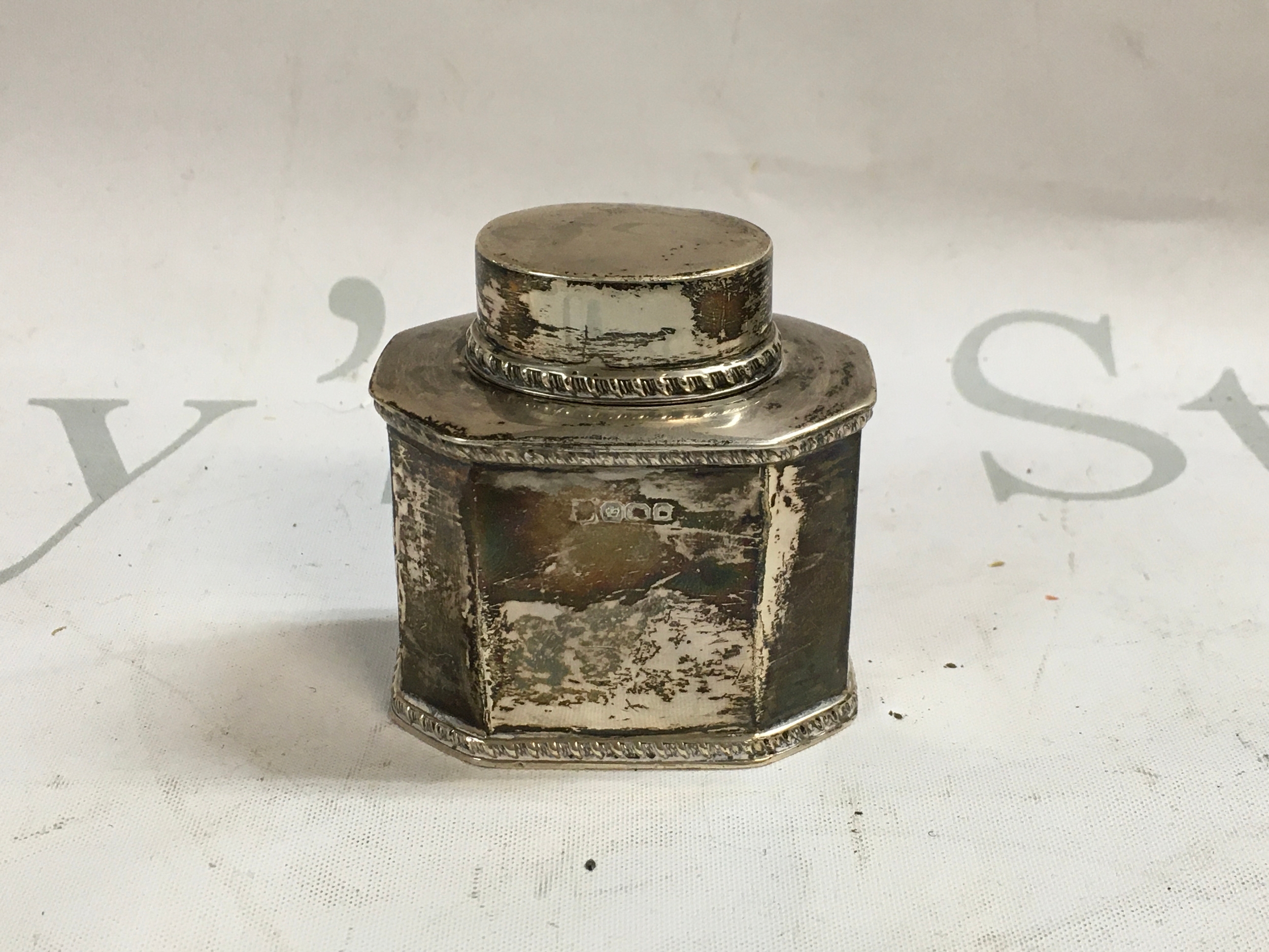 A silver hallmarked tea caddy. Total weight 82.5g. 