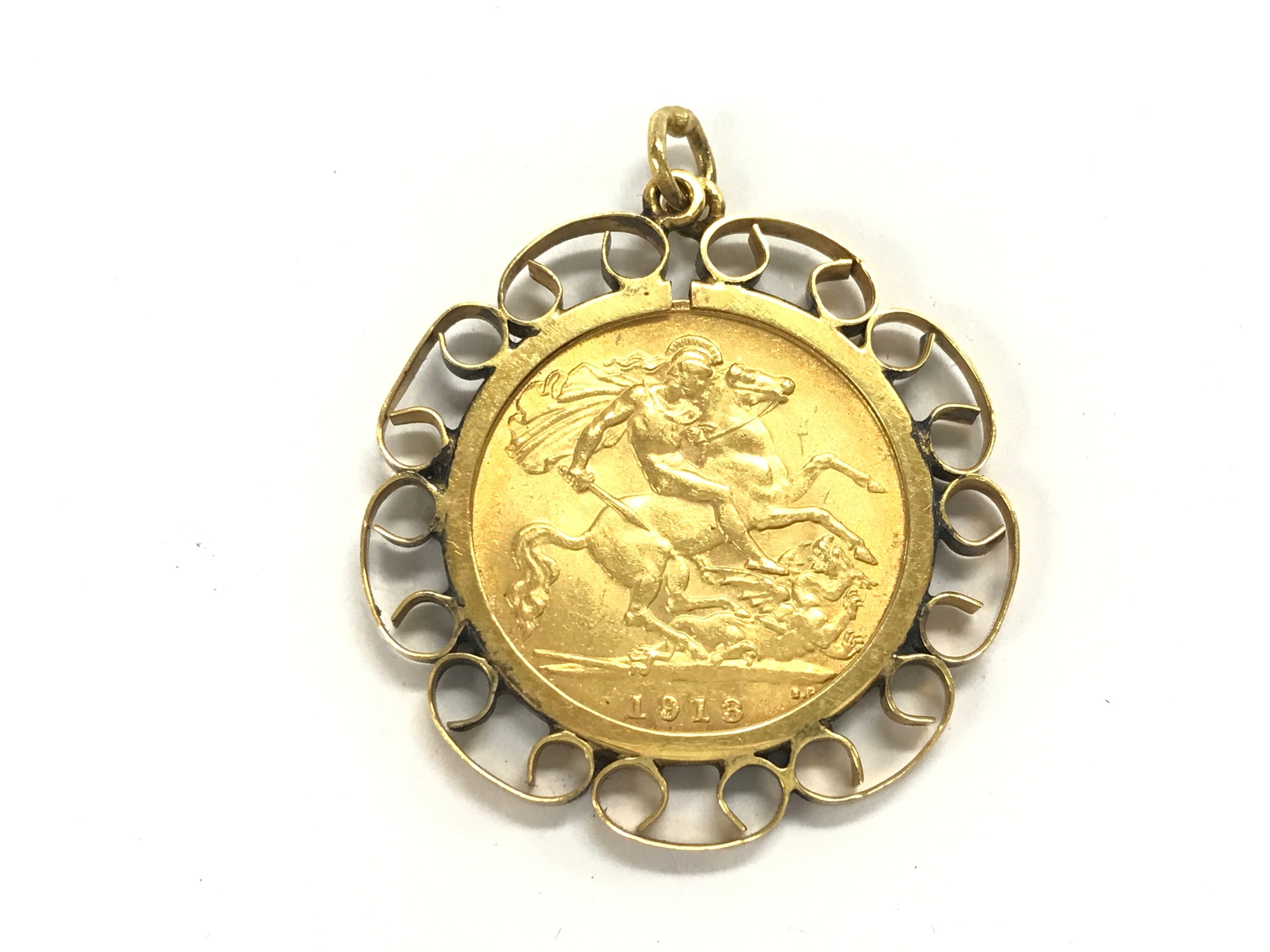A 1913 half sovereign in 9ct mount. 6.10g