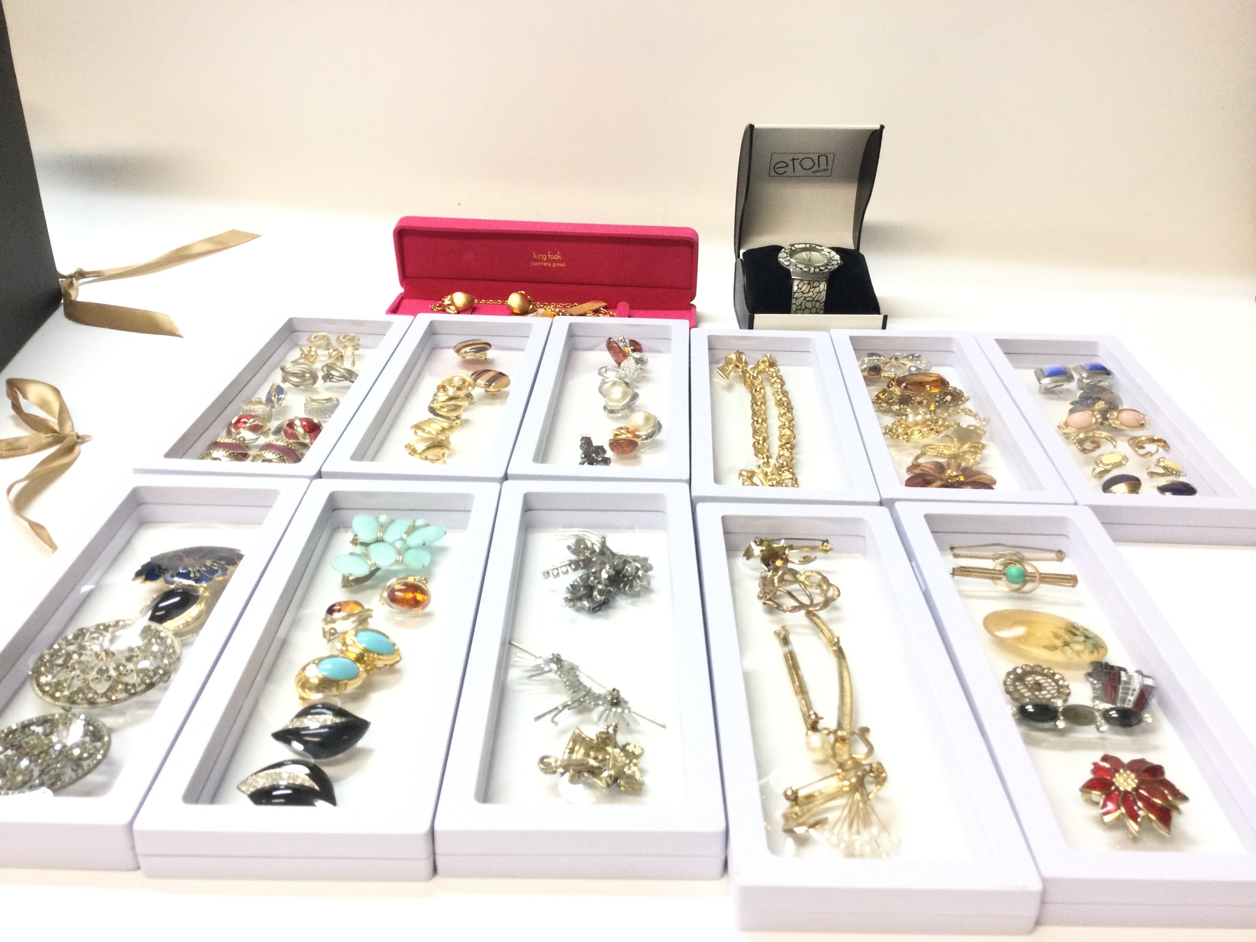 Quantity dress jewellery 13 cases including silver 