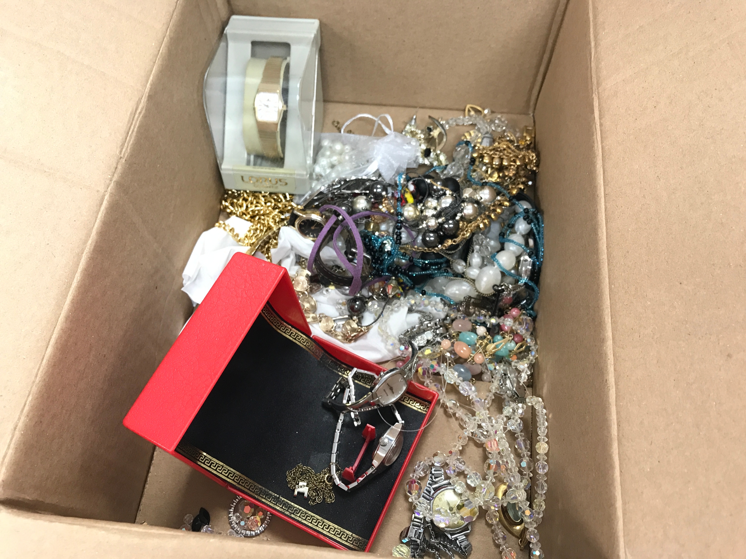 Small collection of assorted costume jewellery including a number of ladies watches. NO RESERVE