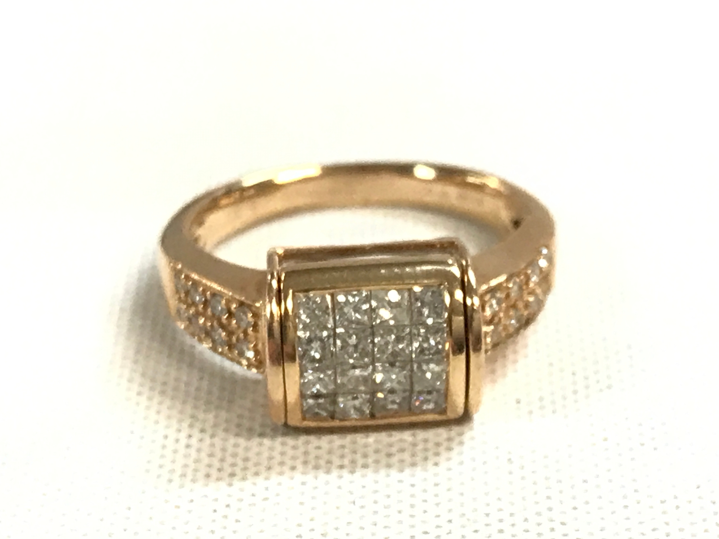 A 14ct gold ring diamond stone set barrel roll, 5.3g size L