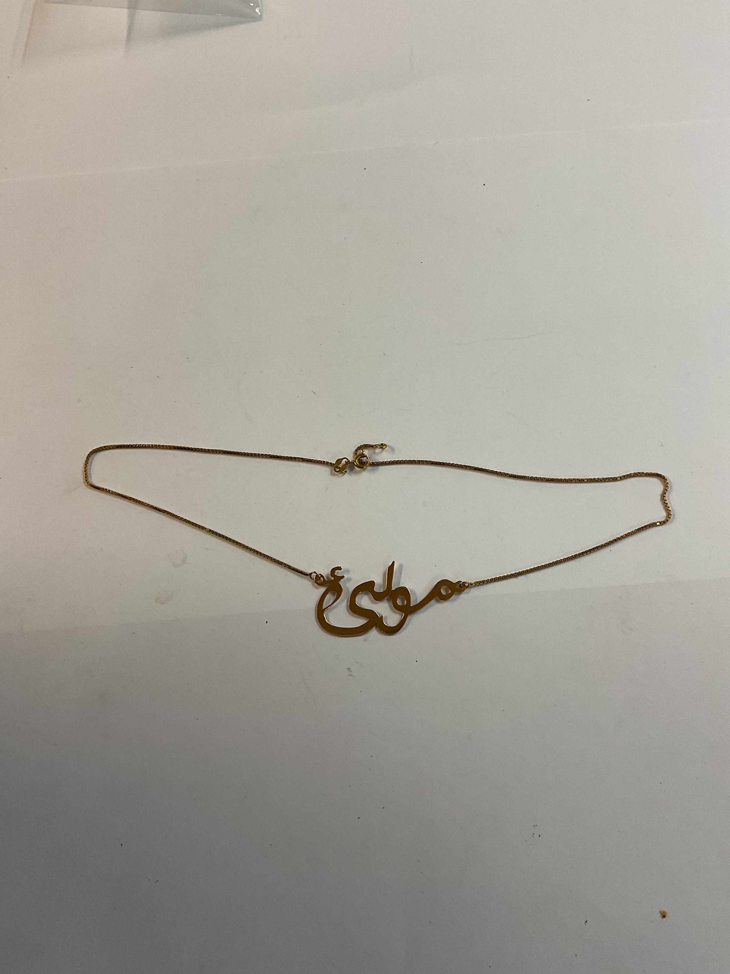 18 ct Asian motif pendant and necklace. Weight 5 grams