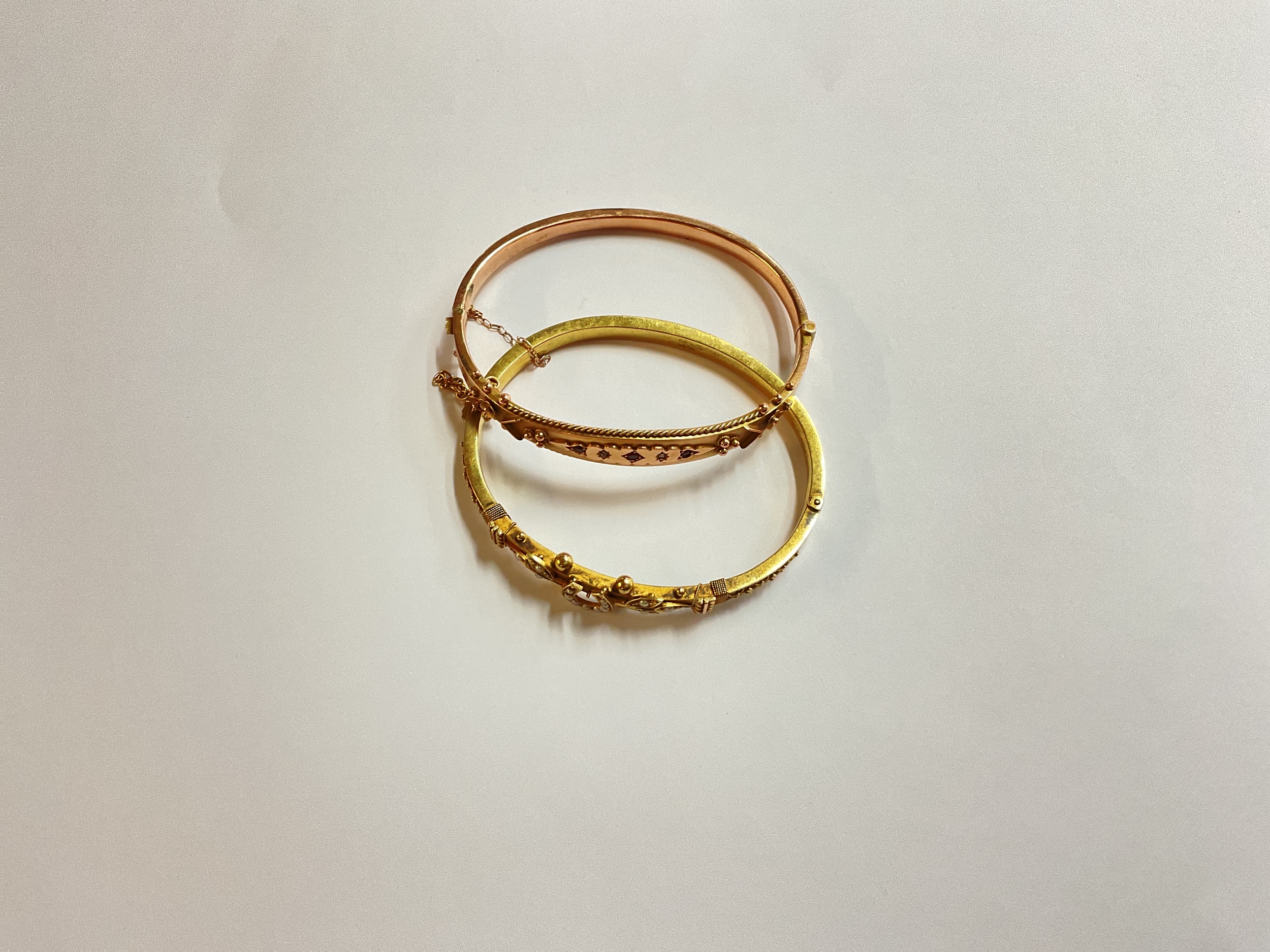 15ct Victorian bracelet with horseshoe and seedpearl 7.9g and 9ct bangle 7.2g