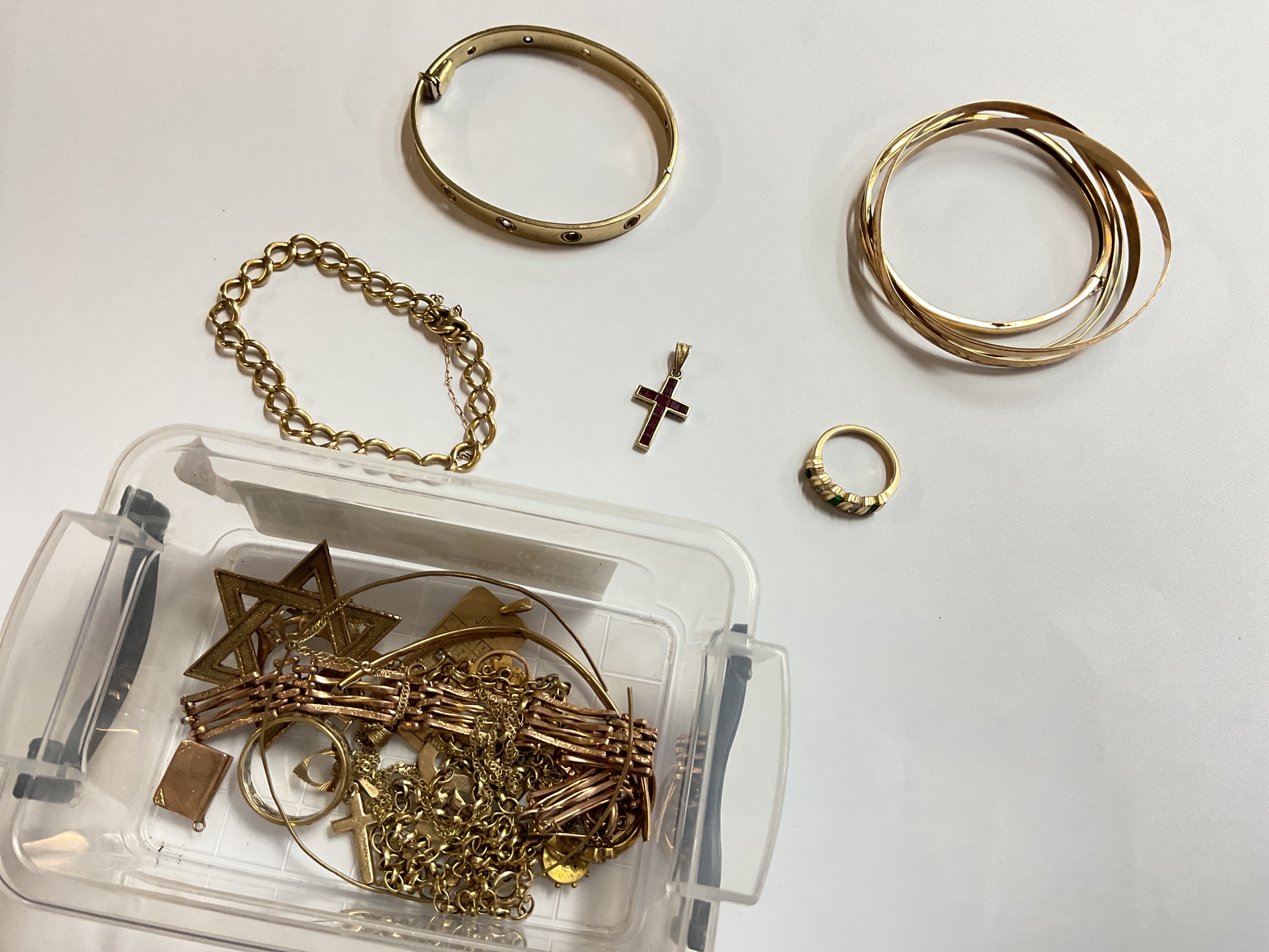 Quantity of gold jewellery to include Cartier style bangle (25g), 5 9ct bangles (26.2g), 9ct ruby set cross (1.3g), 14ct dress ring (4.2g), 18ct bracelet (16.4g), necklaces and earrings/pendants (50.7)