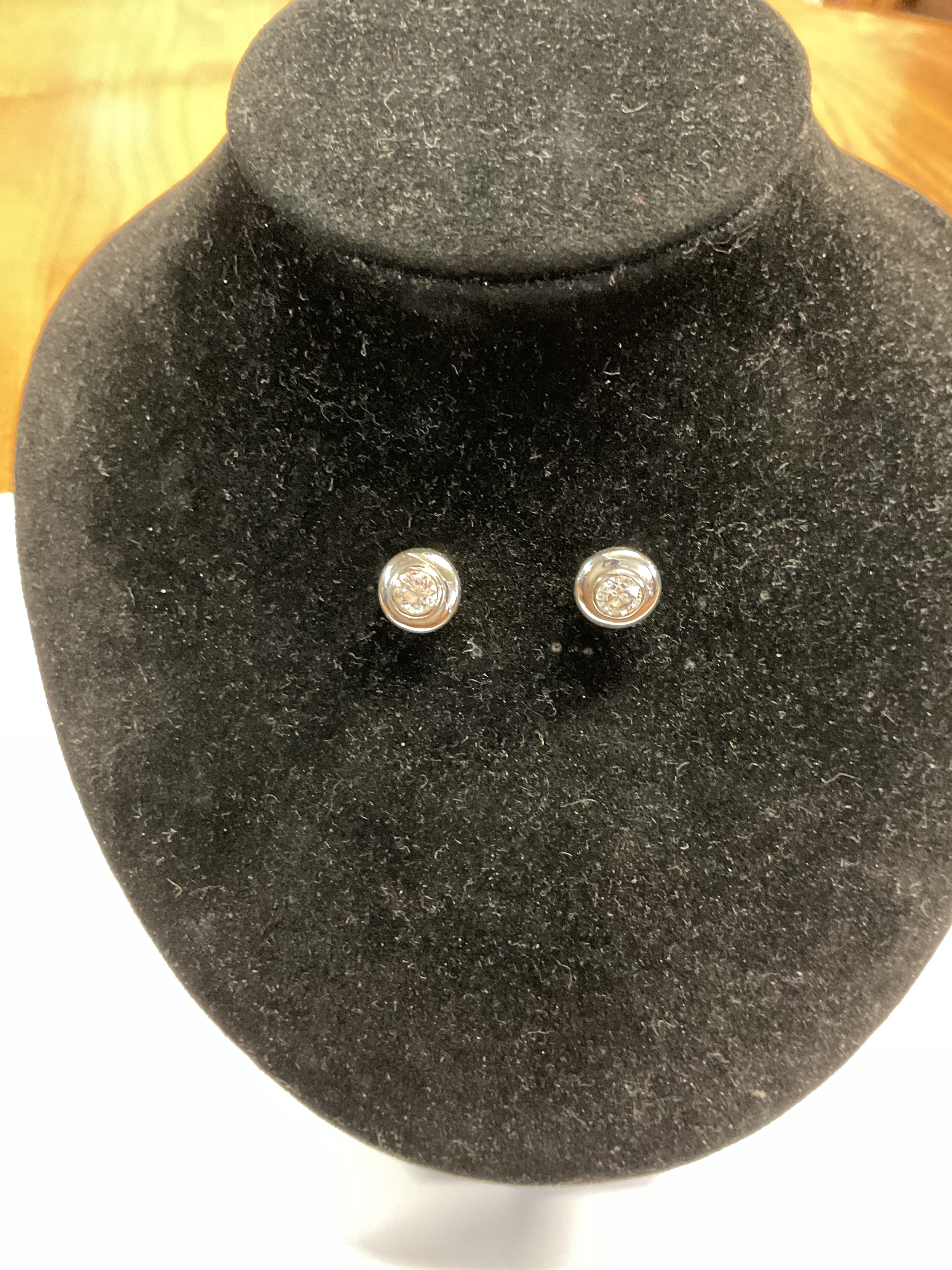 Pair of 18 ct white gold Diamond stud earrings, each set with a 50 point diamond,VS1 colour H
