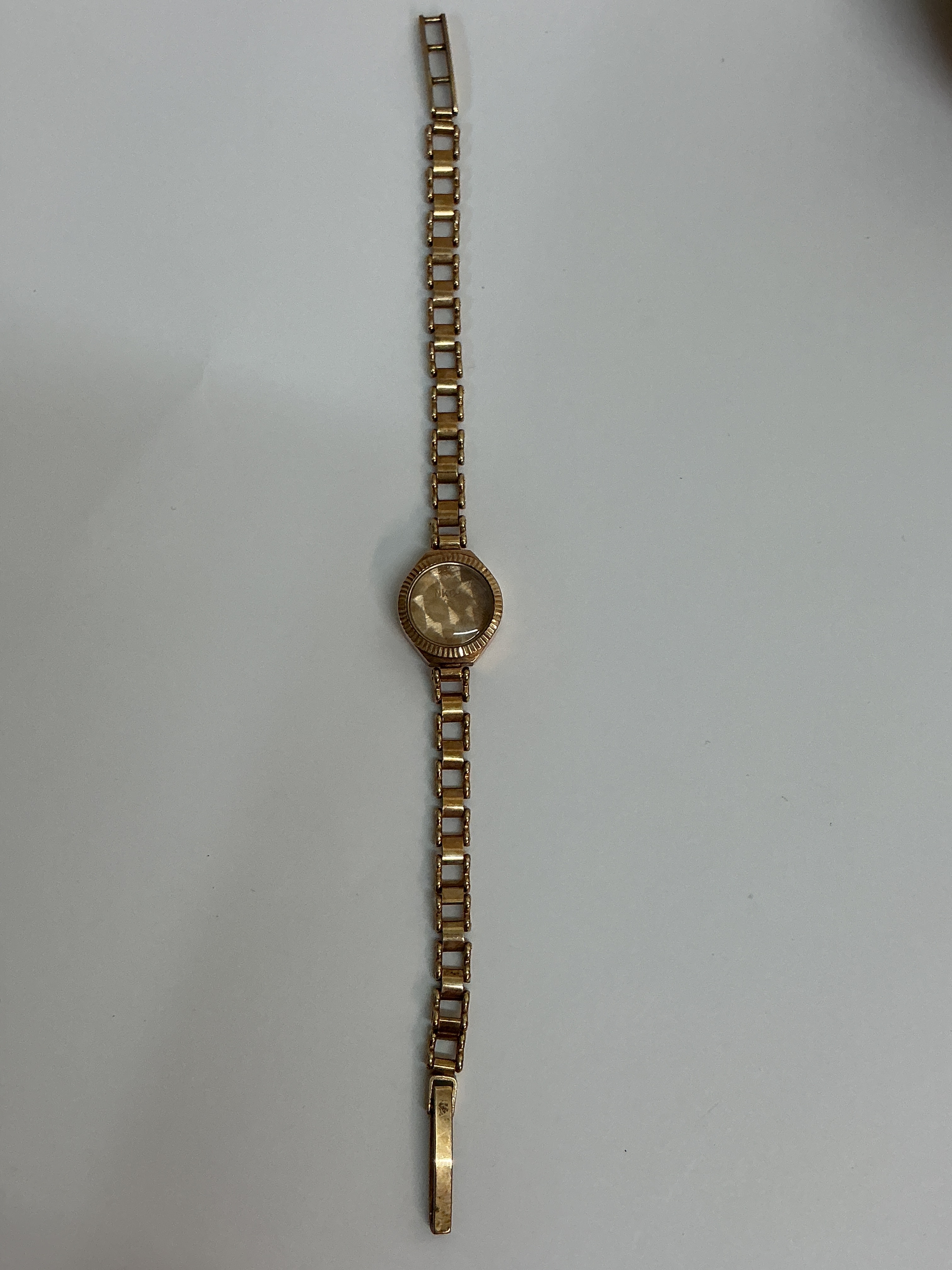 A 9ct gold, ladies vintage empty watch on bracelet strap. Approx L17.5 cm, small face. Offered for spares or repairs 7.9g    
 