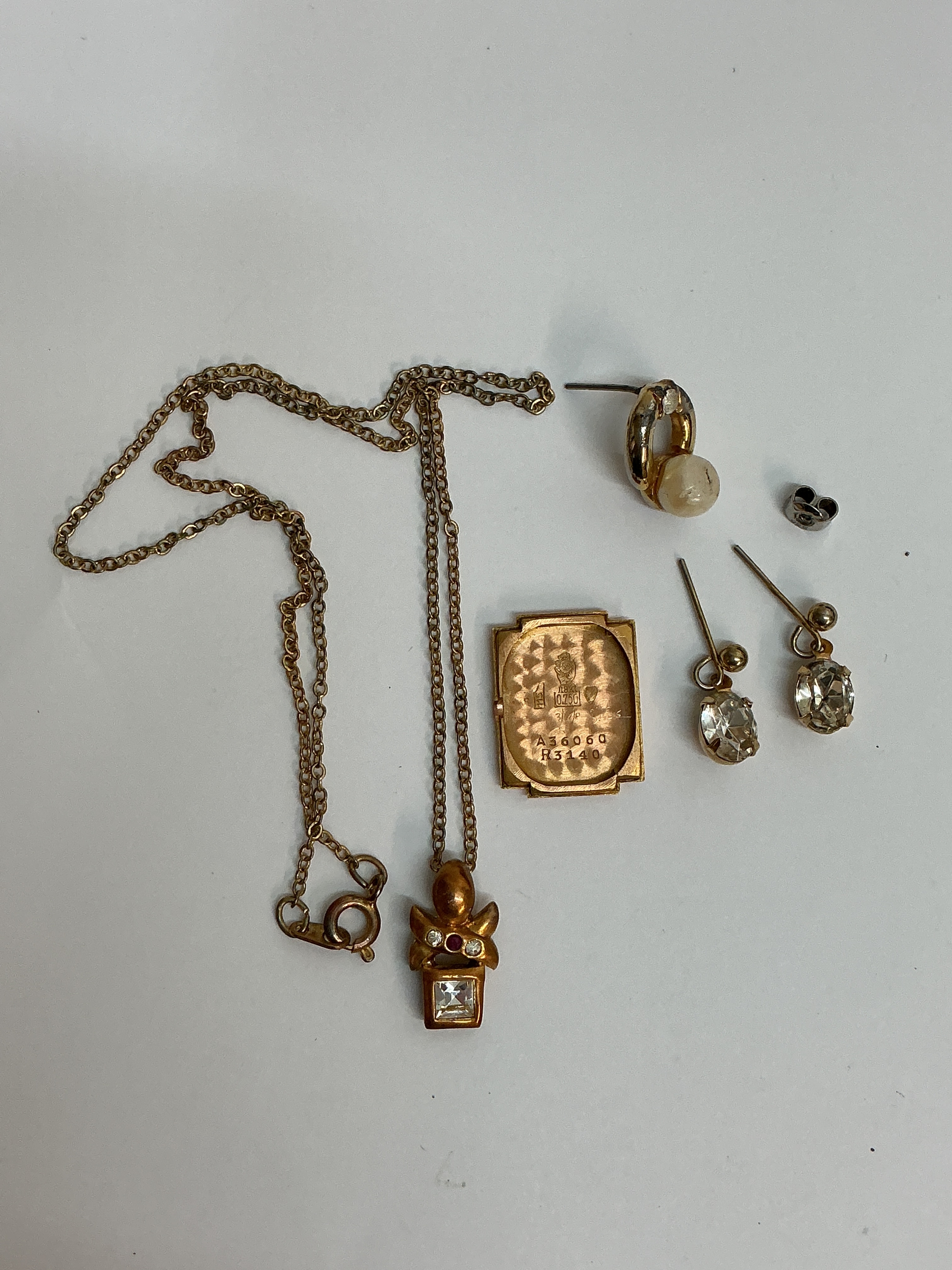 An 18ct gold watch case back plus dress jewellery odds. Approx 1.5 x. 2cm 2.3g watch back