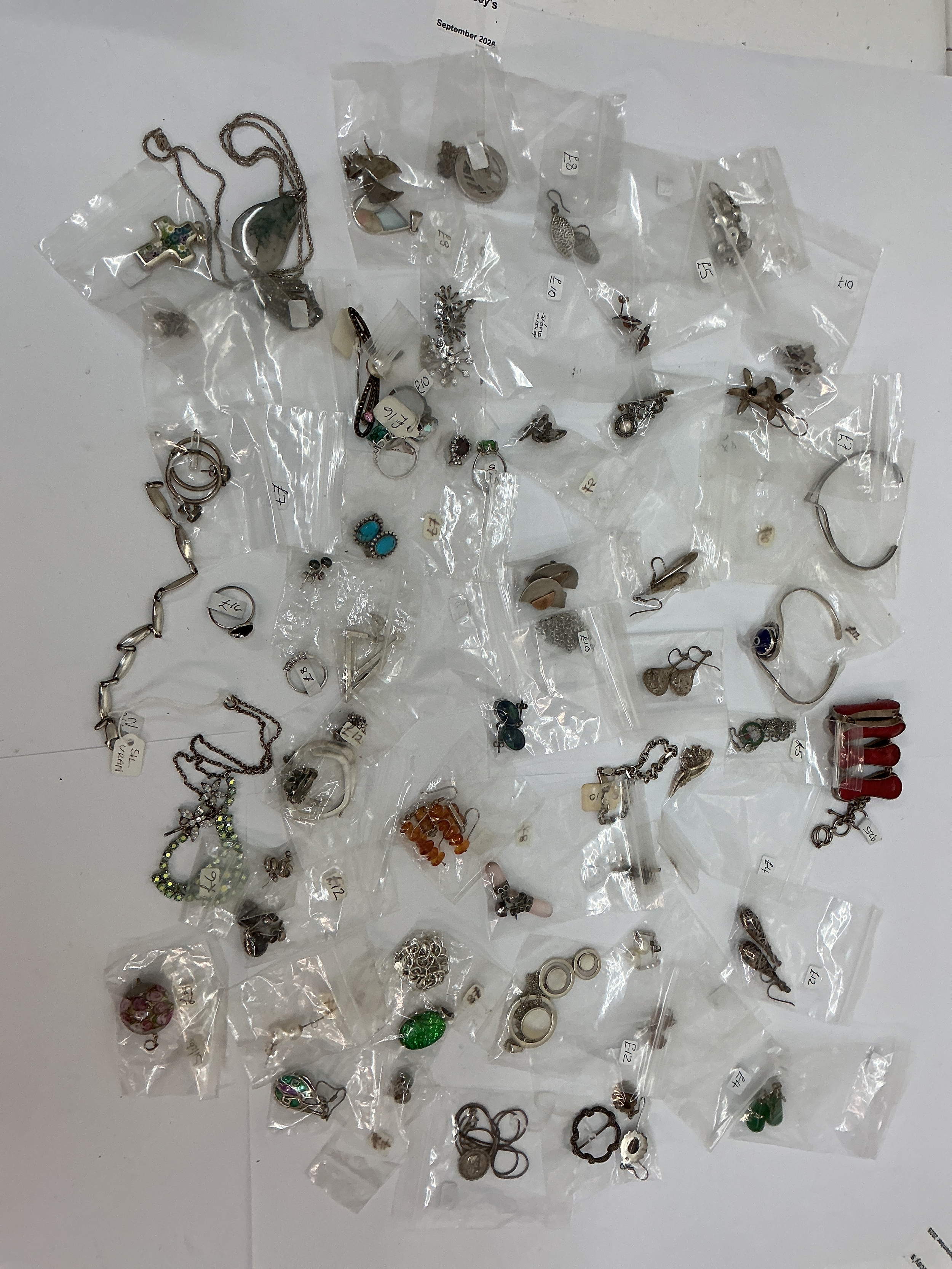 A quantity of silver and 925 white metal jewellery