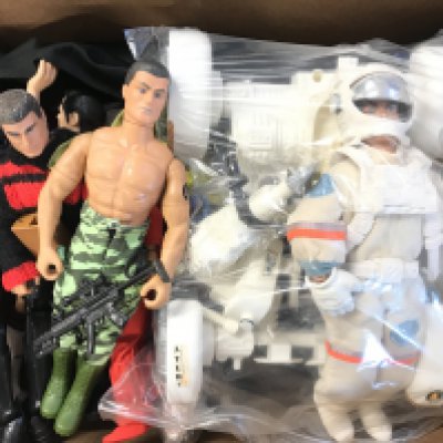 A Box Containing Modern Action Men And Others. No Reserve.