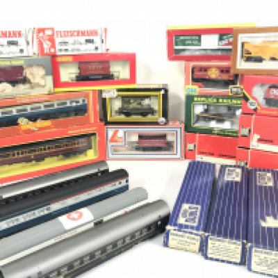 A Collection Of Boxed And Loose 00/H0 Gauge Coaches And Wagons. No Reserve.