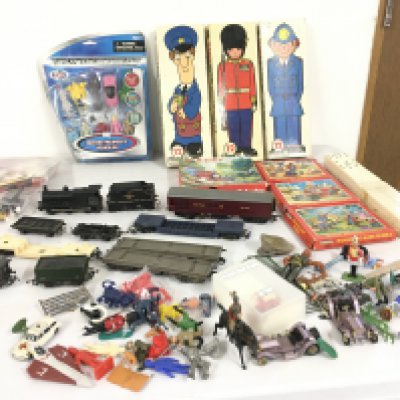 A mixed collection  of toys including Jigsaws ..action figures..00 gauge loco and rolling stock..Lego etc.  no reserve 
