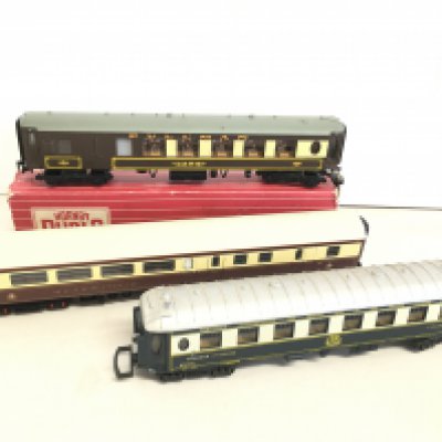 3 00 Gauge Coaches. 1 x Boxed Hornby Dublo Pullman Brake.1X Hornby Brake And A Lima Pullman 1St Class Wagon Lits.