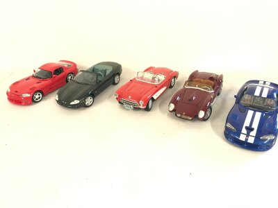 5x 1:18 scale die cast vehicles and a number of Diorama figures.