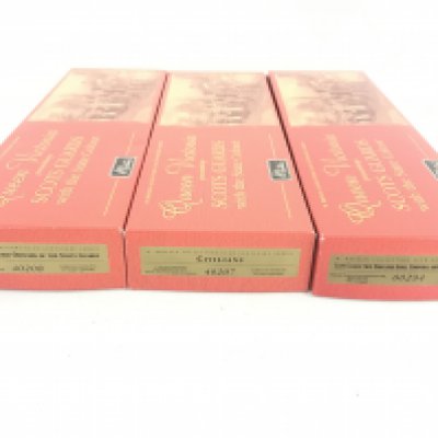 3 X Britains Sets Scots Guards Senior Officers Of Th Scots Guards #40208. Civilians #40207 And Scots Guards Sgt. Shoulder Arms. Corporal And Private Arms #00294.(3).