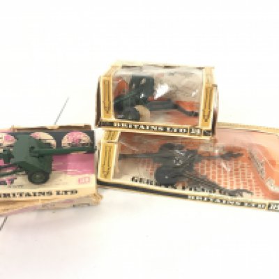 3 X Boxed Britains Guns Including A 105MM Pack Howitzer #9724. A German Field Gun #9732 (With Shells) And A Bat Gun. Boxes In Various States.