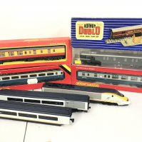 A Box Containing Boxed And Loose 00 Gauge Coaches And A Euro Star Locomotive. No Reserve.