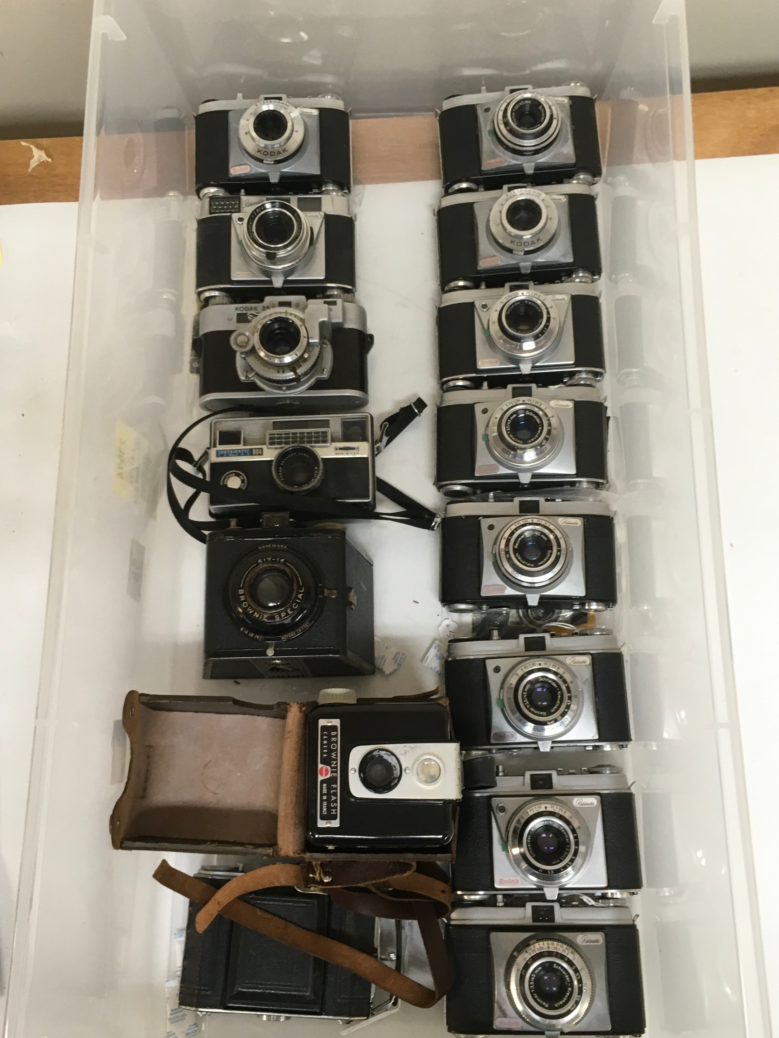 15 items 10 Kodak Retinette cameras including a Retinette f andvRetinette II B. 1 Kodak 35. 1 Kodak Duo 620. 1, Kodak instamatic camera 804. 2 Brownie cameras, Six-16 Brownie Special & Brownie Flash Camera.