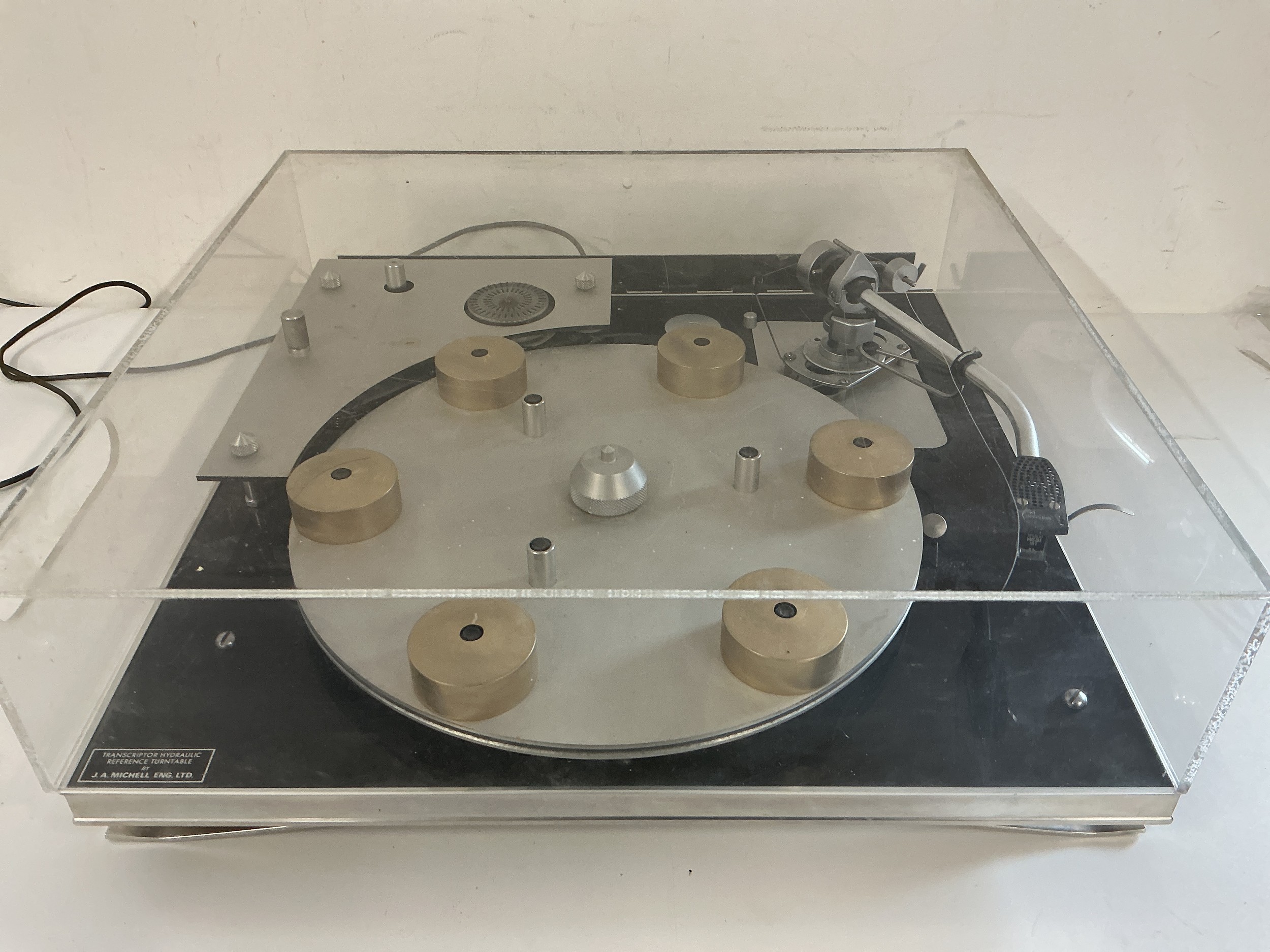 A JA Mitchell Transcriptor hydraulic reference turntable. Comes fitted with an SME 3009 tone arm and an Ortofon VMS 20E MKII cartridge. Seen working but has no tonearm lead.