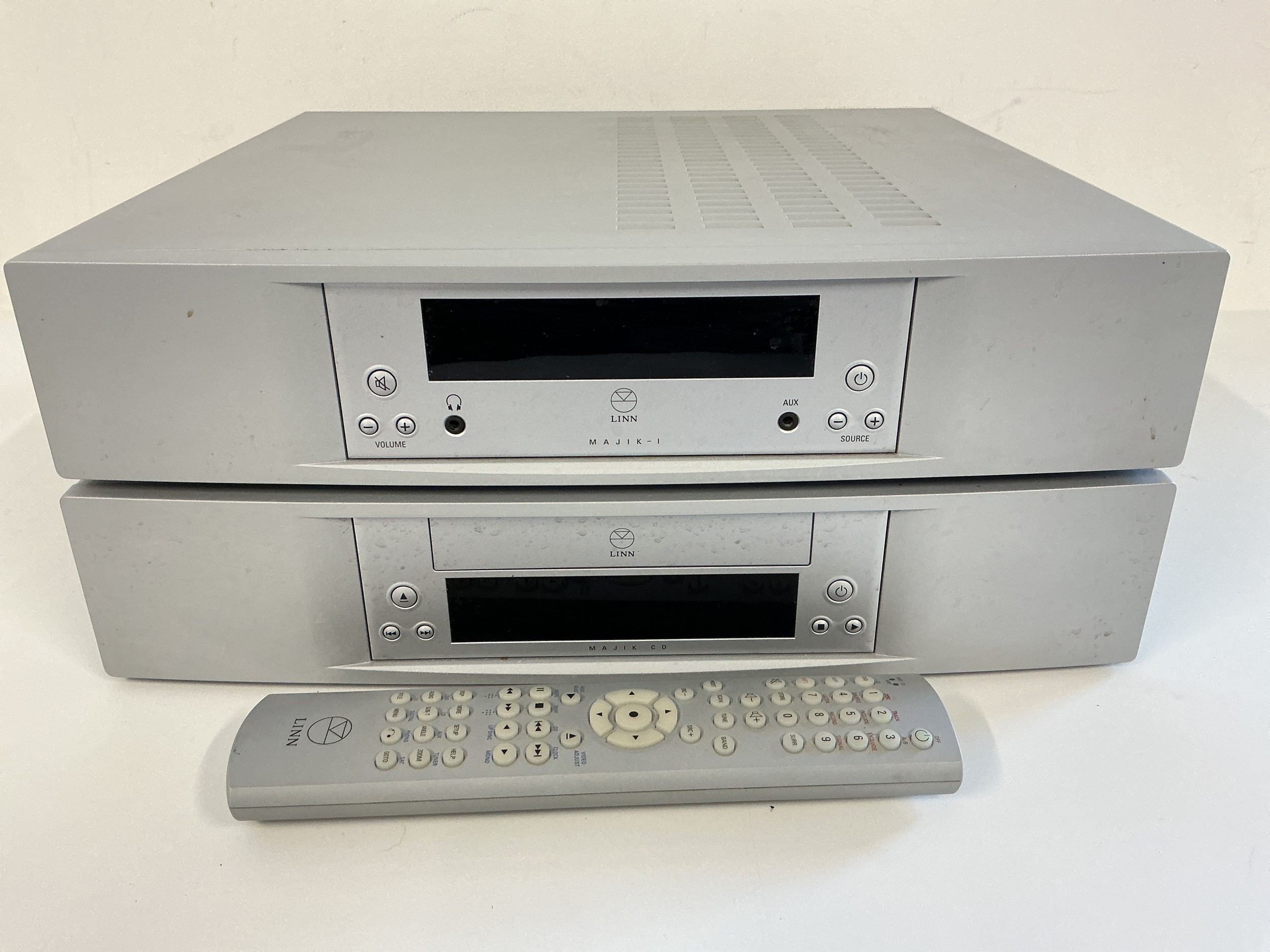 Two Linn hifi separates comprising a Majik-1 amplifier with remote control and a Majik CD player.
