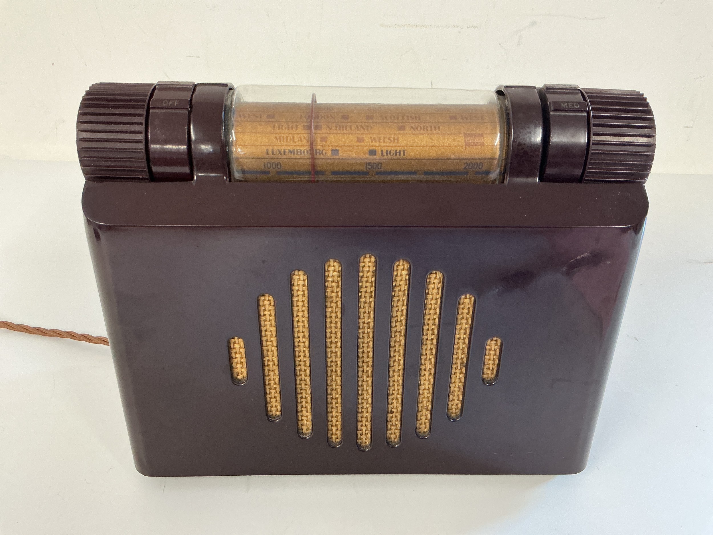 A Murphy A100 Bakelite radio.