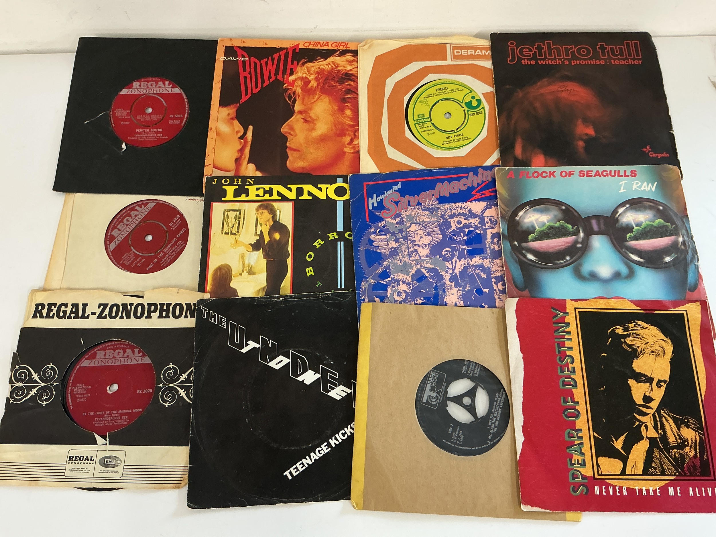 A collection of 7" singles by various artists including early Tyrannosaurus Rex releases, Hawkwind, Deep Purple and others.