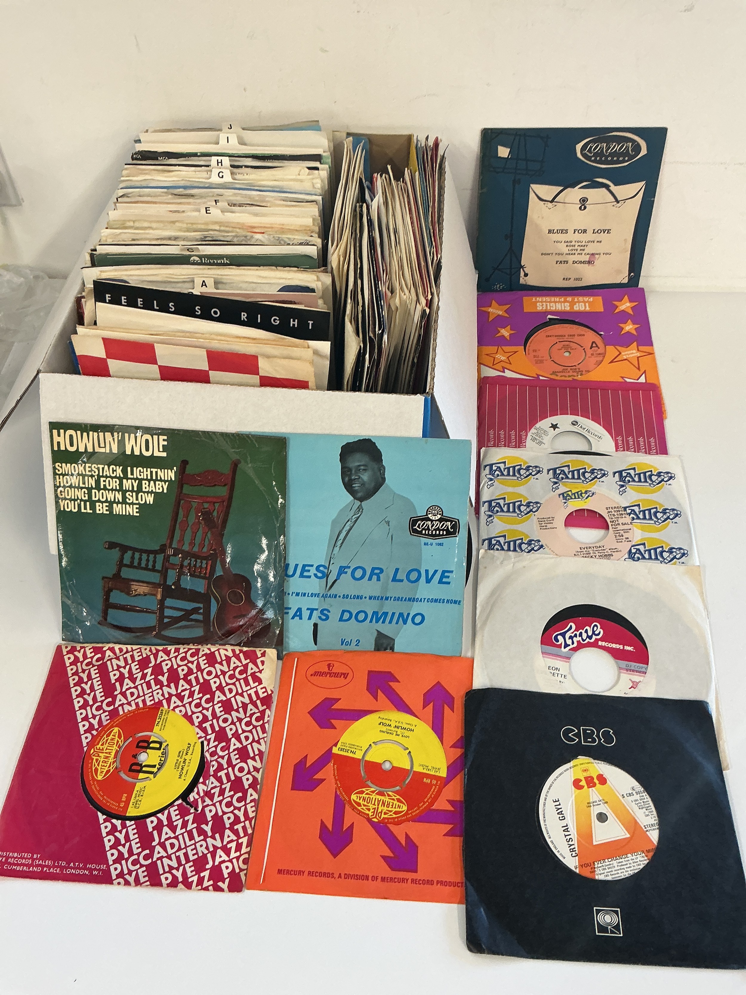 A box of 7" singles and EPs including promos. Various artists including Howlin Wolf, Fats Domino, Muddy Waters and others.