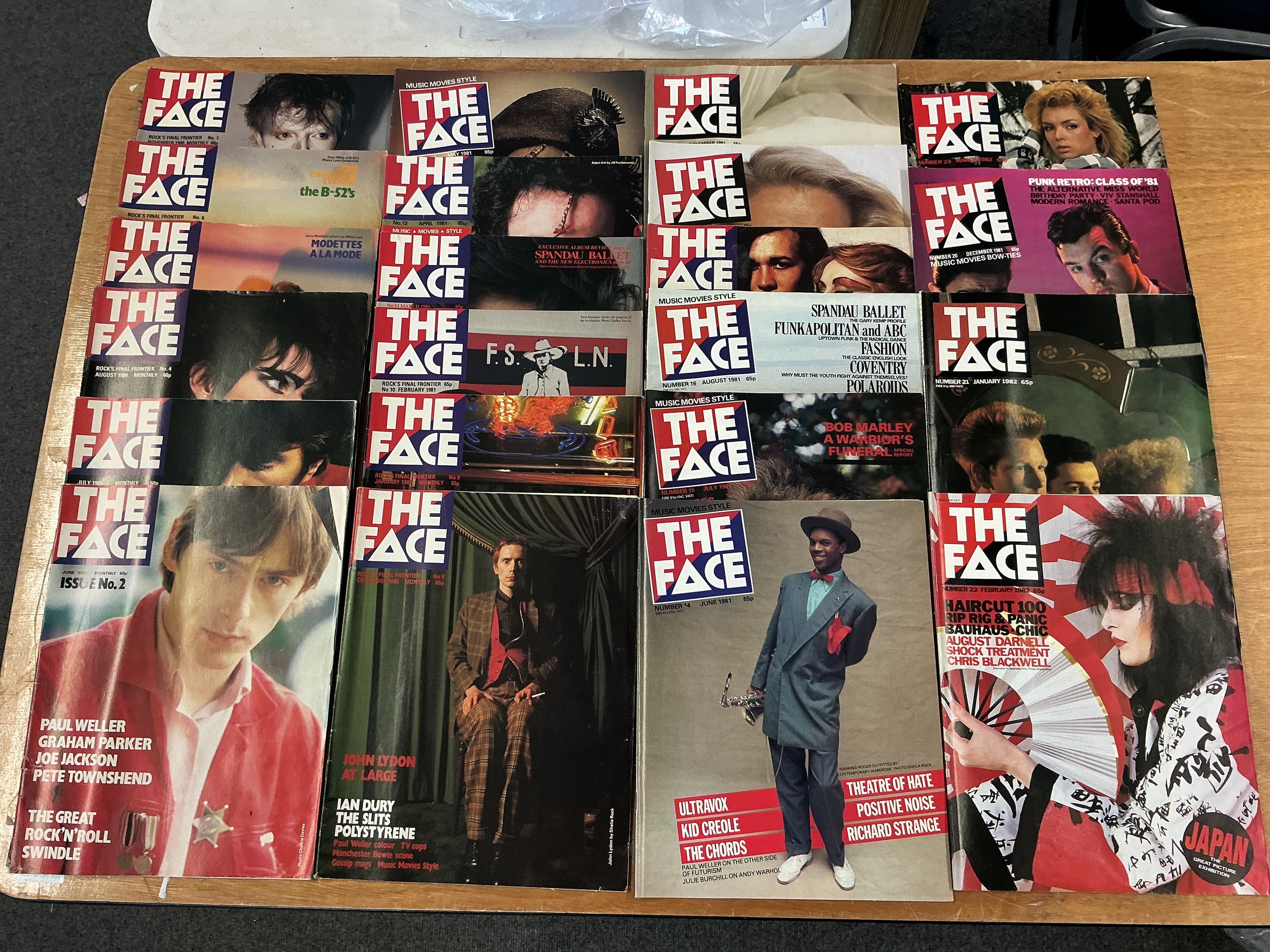 A large collection of Face magazines comprising Volume 1 issues 2-100, Volume 2 issues 1-27 plus 72, 73, 75 and 80 (D).