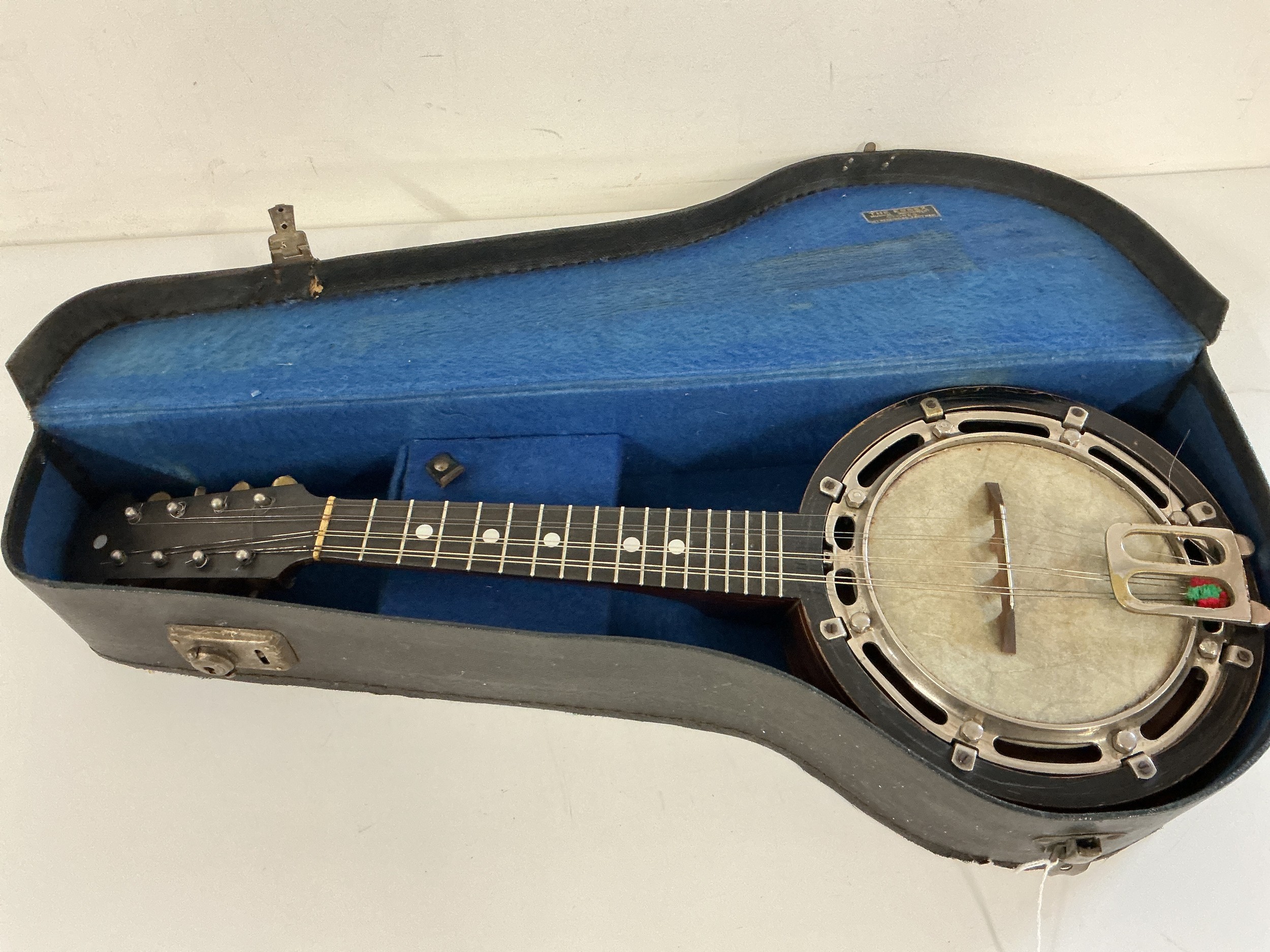 A cased Barnes & Mullins banjolin.