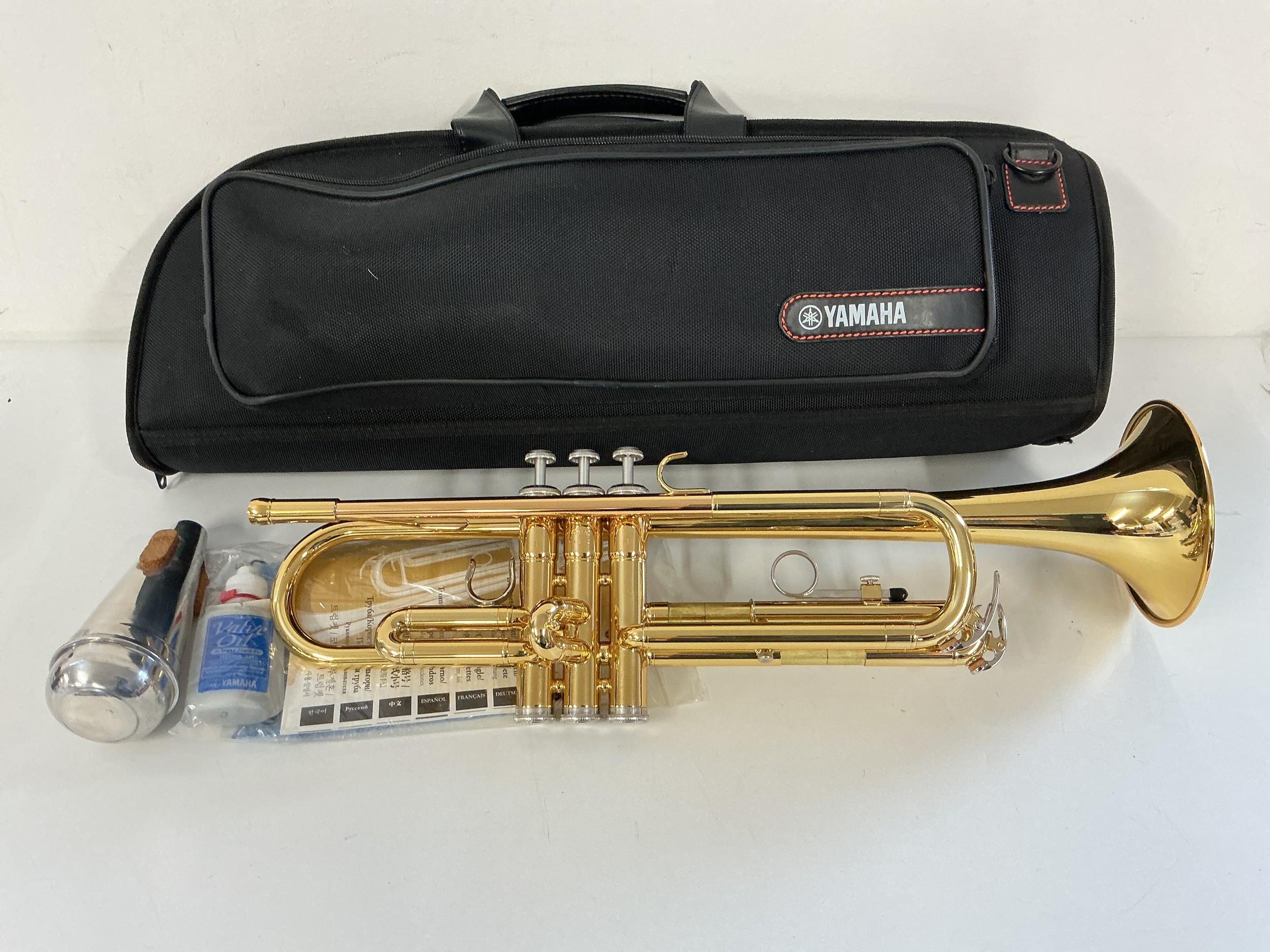 A cased Yamaha trumpet and accessories.