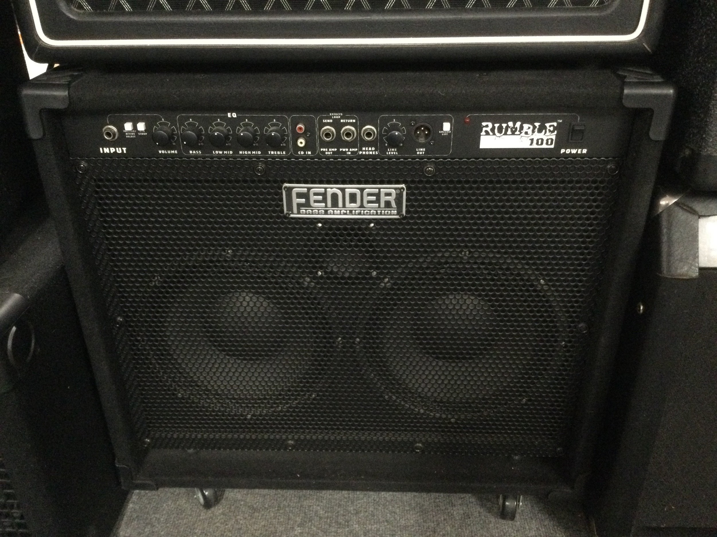 A Fender Rumble 100 amplifier.