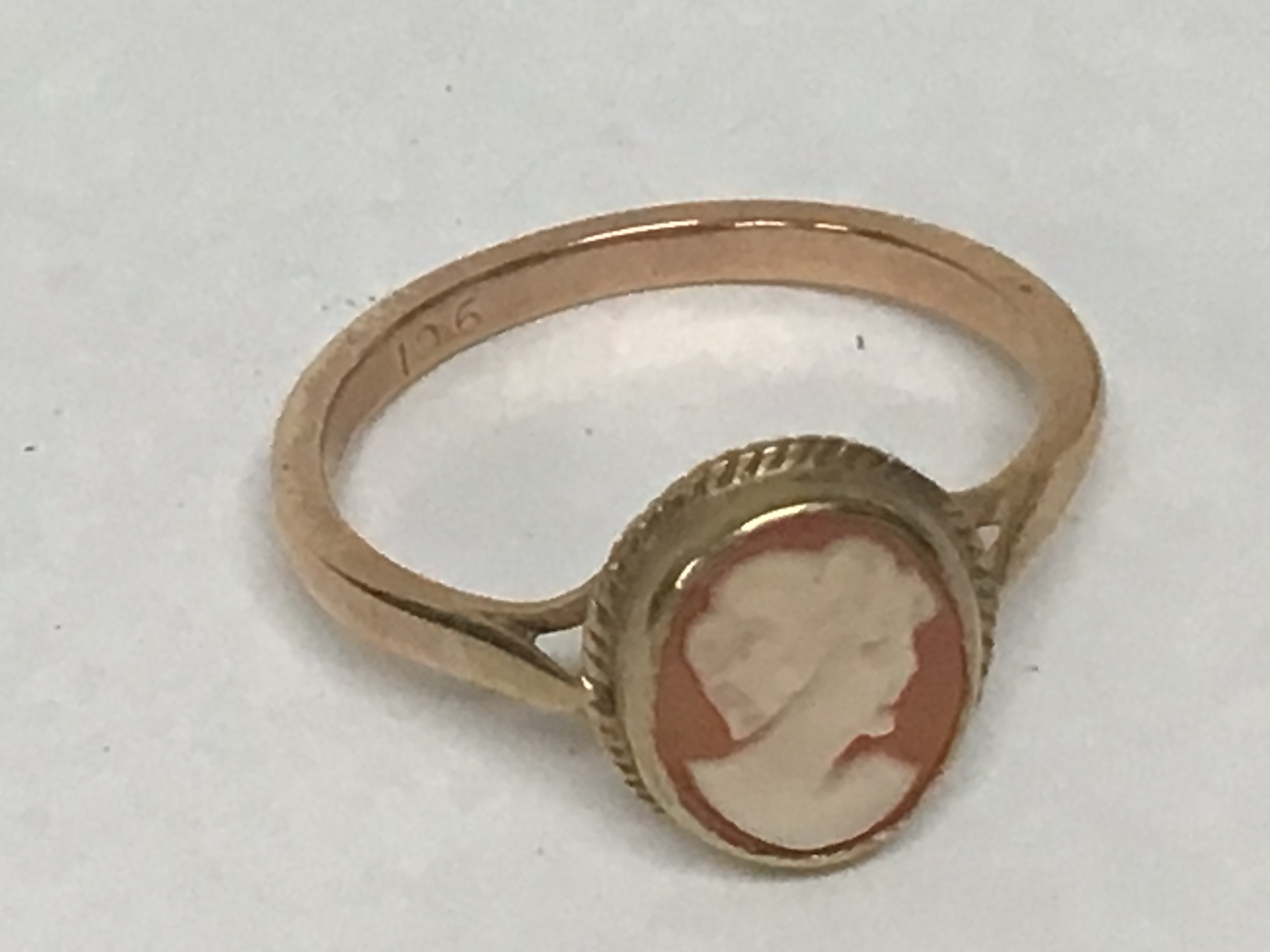 A 9carat gold ring inset with a Cameo portrait weight 2.5g 