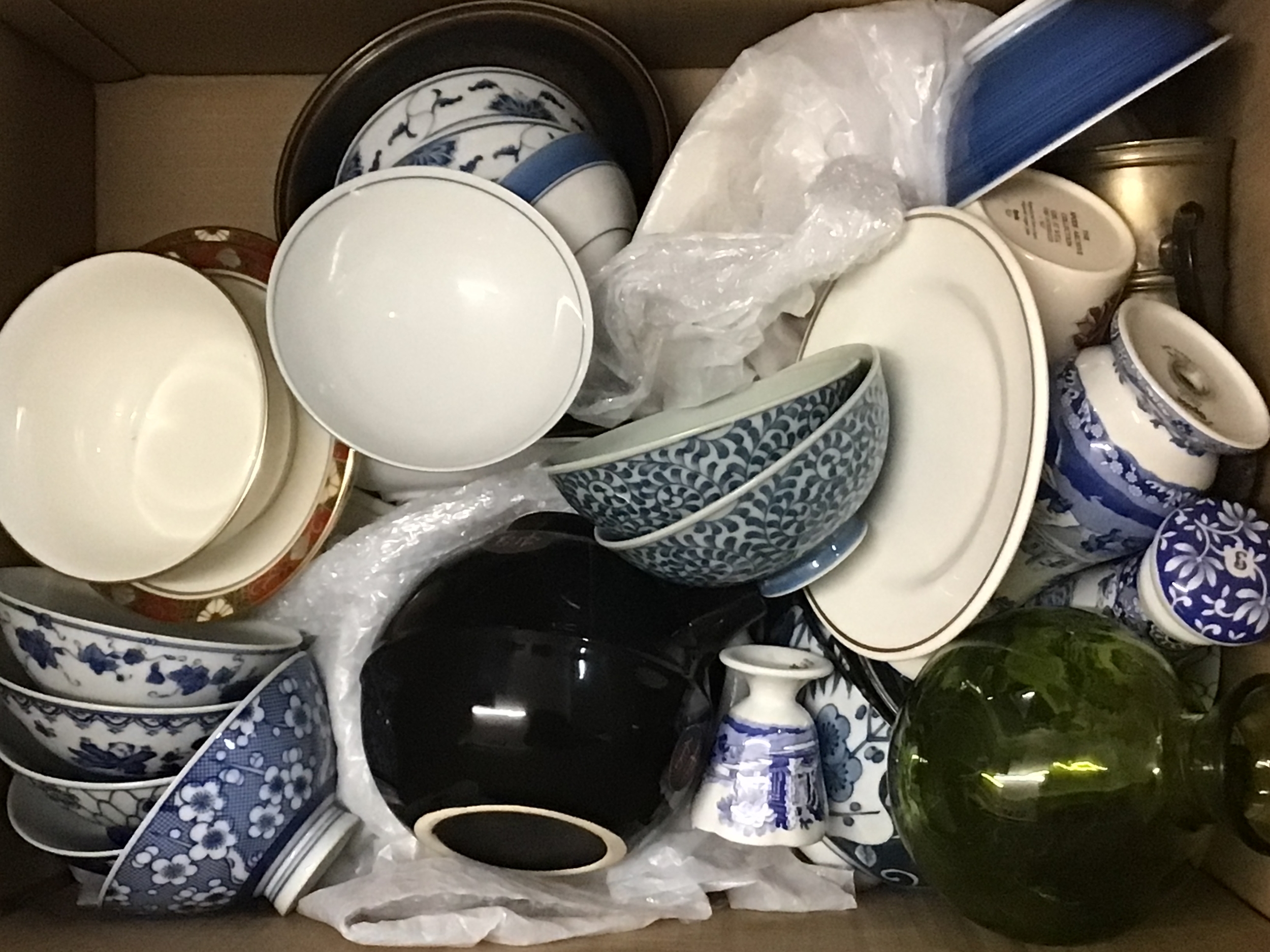  A box containing mixed ceramics Copland Spode Royal crown Derby and other ceramics. 