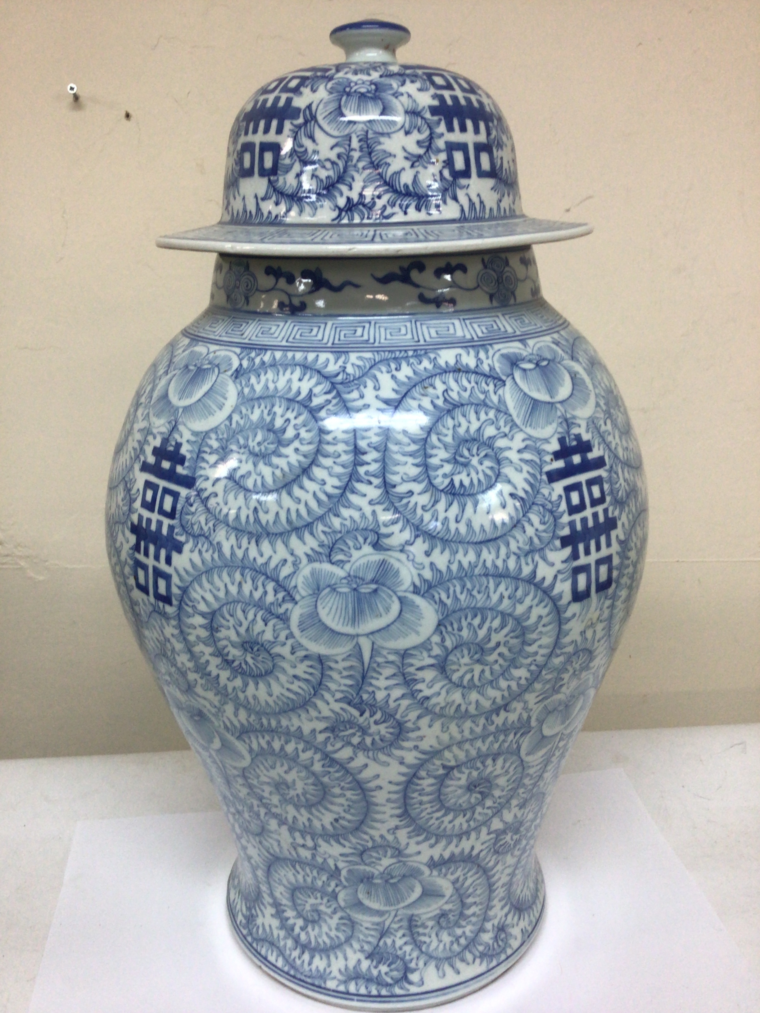  A large Chinese Export porcelain vase and cover no damage Republic period. Height 54cm. 