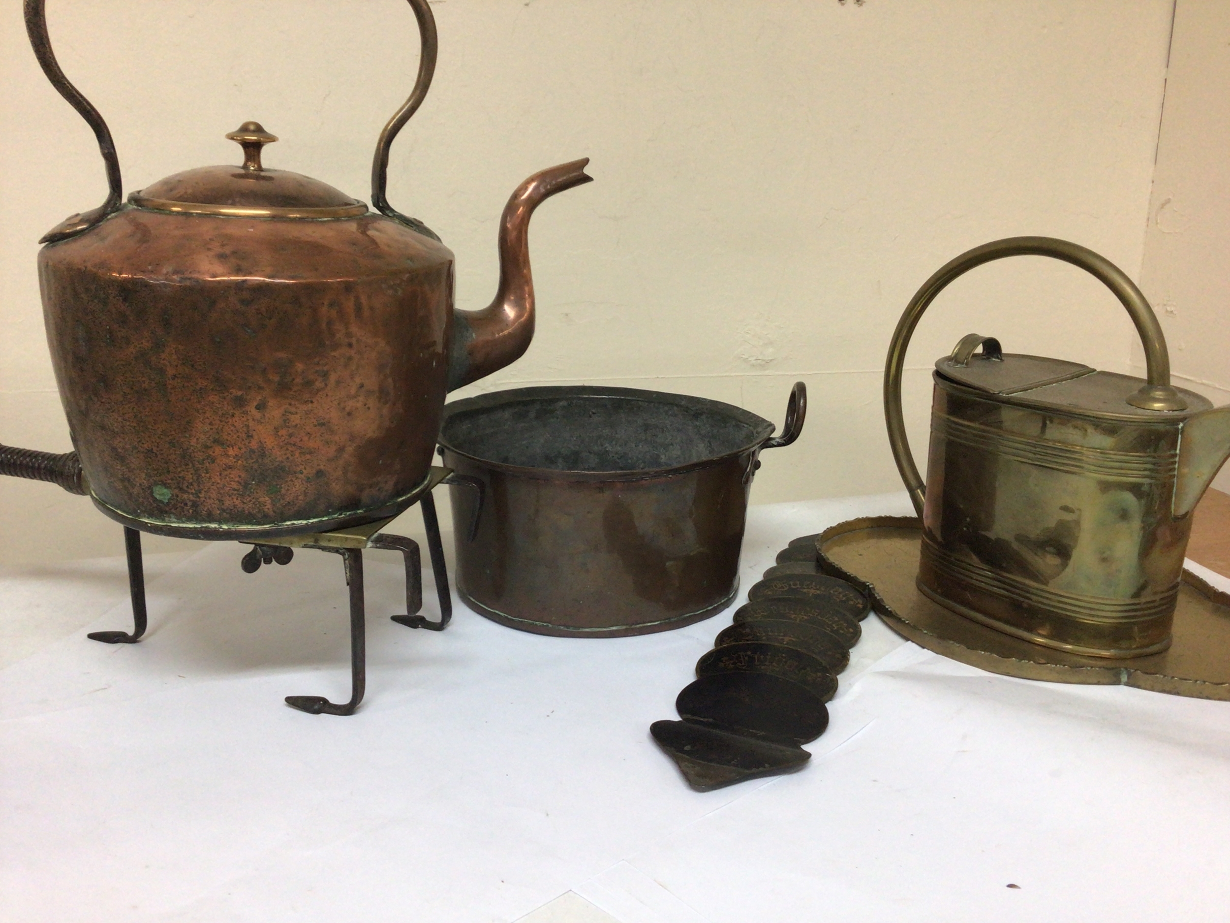  A box containing Victorian and later brass and copper ware. 