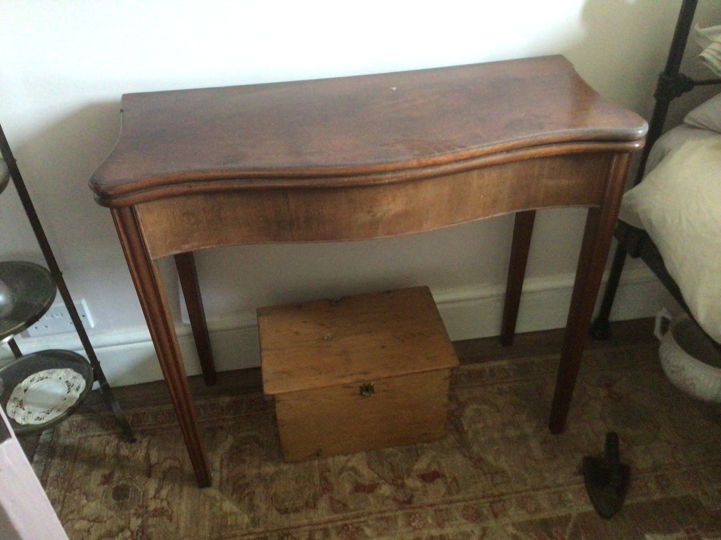  A late George III mahogany tea table serpentine fronted. On square legs. 86cm 