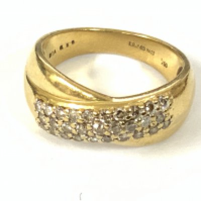 18ct gold diamond cross over band ring. Approx ring size O. Approx 6.6g. Postage category A