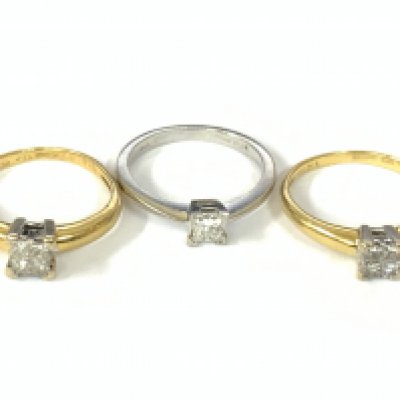 Three 18ct gold princess cut diamond solitaire rings (x1 white gold). Approx ring size K,J,M. Approx 8.2g. Postage category A