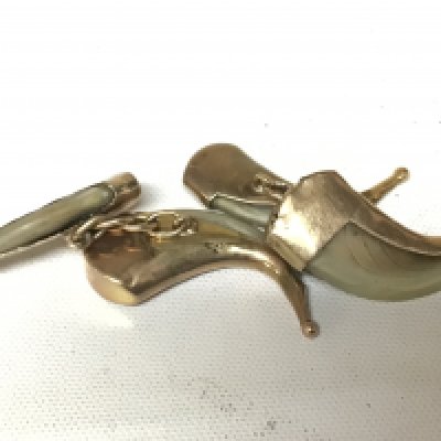 A pair of gold mounted claw cufflinks. Unmarked.