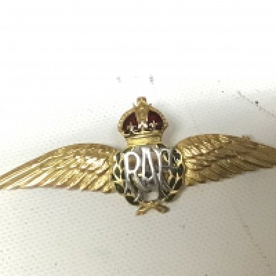 A 9carat gold enamel RAF sweetheart brooch. Weight 2.5g