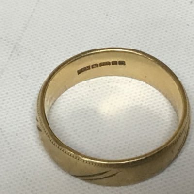 A 9carat gold wedding ring weight 6.5g