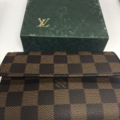 withdrawn - A Louis Vuitton purse with original box.