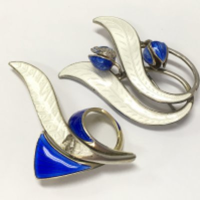 Two damaged Sterling silver Norwegian enamel brooches . Postage category A NO RESERVE