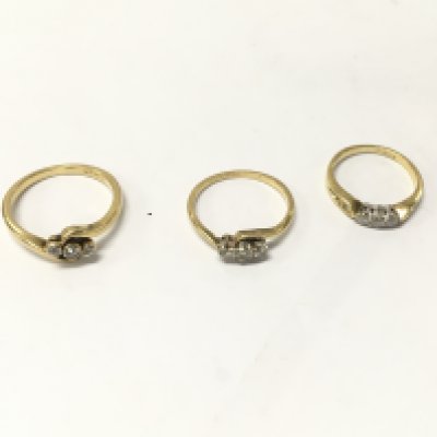 Three 18ct gold diamond three stone rings, sizes h,m,q. Approx weight 8.7grams.