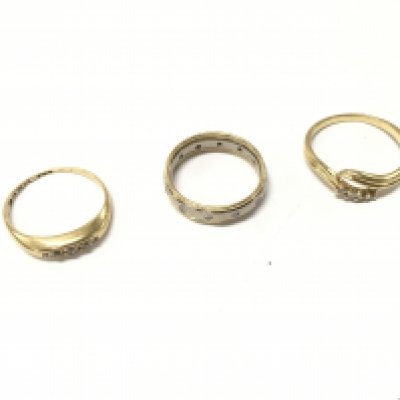 Three 18ct gold diamond rings, sizes I,K,O. Approx weight 8.8 grams.