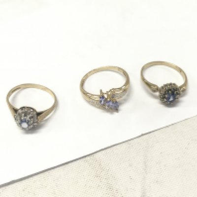 Three 9ct gold diamond and purple stone clusters. Approx weight 5.3 grams, size N,P.